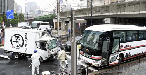 事故現場はJR新橋駅近くの日比谷神社前