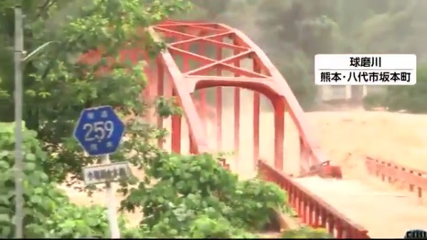 熊本県の球磨川氾濫 八代市坂本町の深水橋流失 熊本県内で少なくとも13人が行方不明