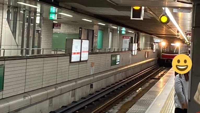 大阪メトロ御堂筋線「なんば駅」で女性が線路に入り電車にはねられ左足を切断するも命に別状なし