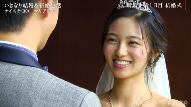 AbemaTV結婚リアリティー番組「いきなりマリッジ」出演中の濱崎麻莉亜さん(23)が急死 8月8日に結婚報告