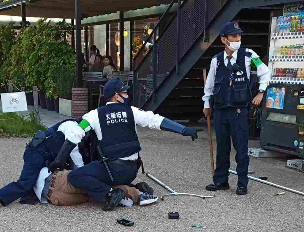 大阪市天王寺区の天王寺公園内の「てんしば」で殺人未遂事件 切りつけられた２０代の男性が怪我