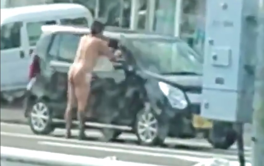 茨城県大洗町磯浜町の「磯浜さくら坂通り」に全裸男が出没 軽自動車を襲いパトカーも破壊