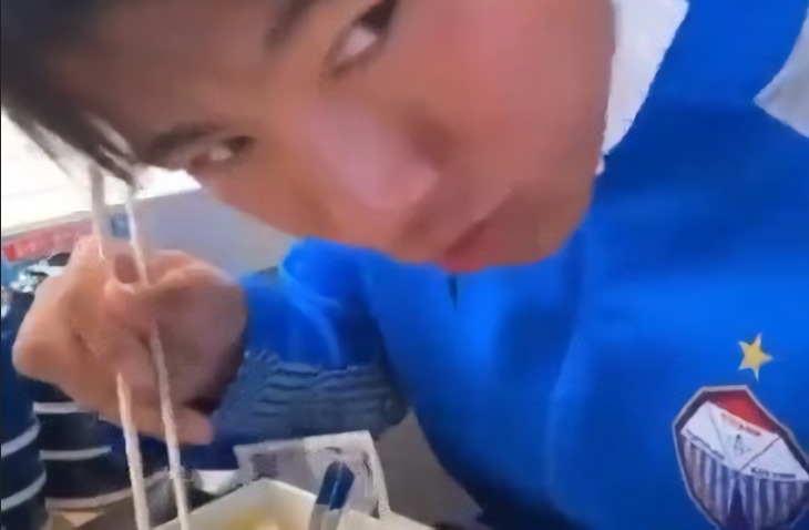 はま寿司でガリを容器から直食いする動画が拡散 富山第一高校サッカー部の部員か