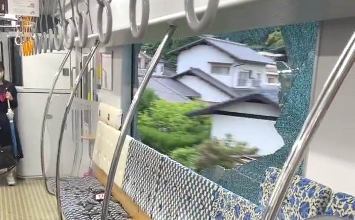 JR香椎線で走行中の列車の窓ガラスが割れる 土井駅と伊賀駅の間で投石か Twitterに現地の様子