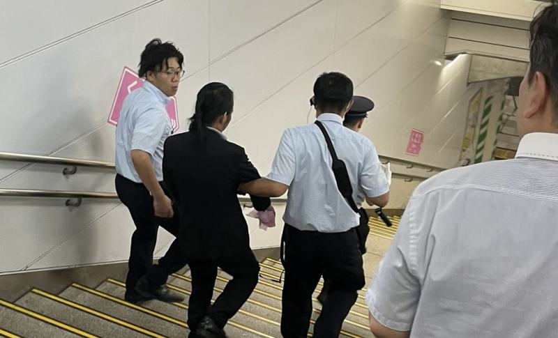 JR山手線 新宿駅に刃物男 山手線が緊急停車 犯人逮捕 Twitterに現地の様子