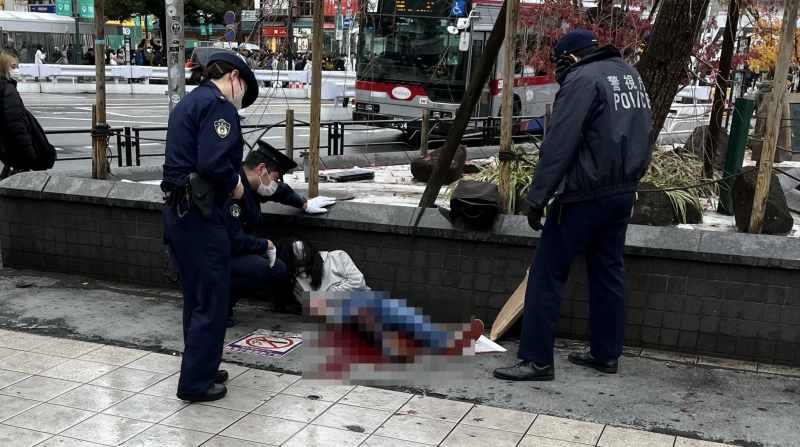 渋谷駅ハチ公前広場で血まみれの男性 「自分で刺した」 Twitter(X)に現地の様子