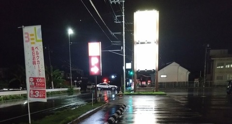 87歳男性が「ベルク 行田城西店」前の歩道橋から県道128号に飛び降り後にひき逃げされる