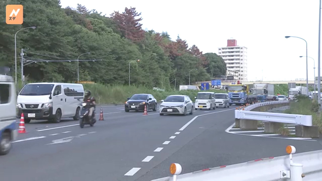 現場は千葉市美浜区稲毛海岸の国道14号