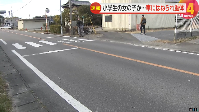 現場は津市大里窪田町「津大里簡易郵便局」前の県道410号