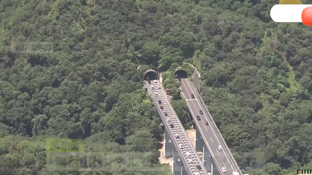 現場は泉南市の阪和道・高倉山トンネル