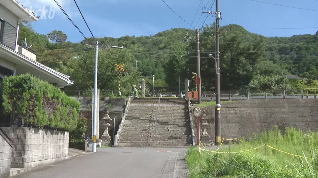 現場は有田町の陶山神社の前の踏切