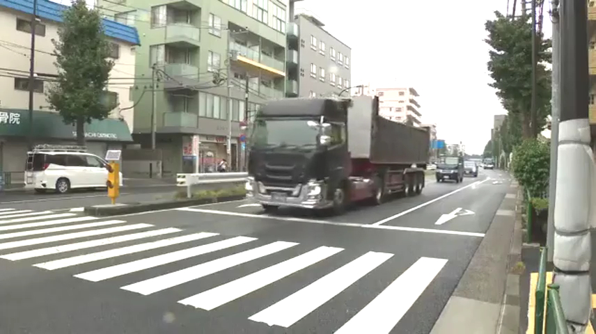 現場は練馬区関町南4丁目の青梅街道