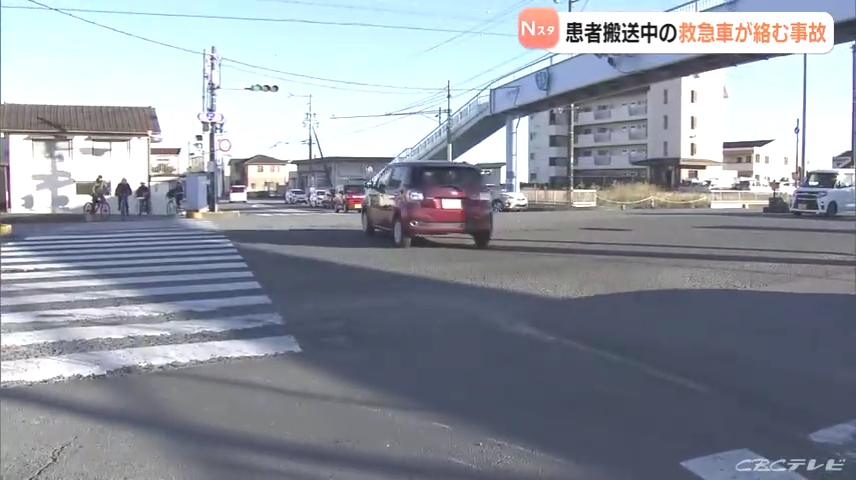 現場は松阪市曽原町の国道23号線「曽原町交差点」