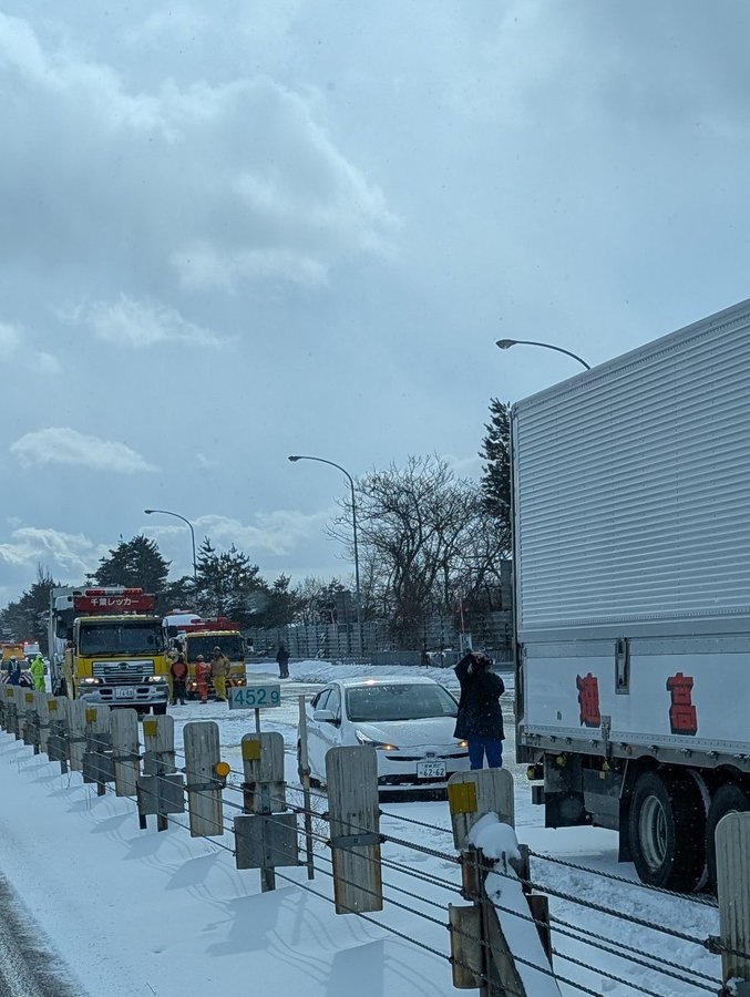 現場は金ケ崎町西根南羽沢付近の東北自動車道下り