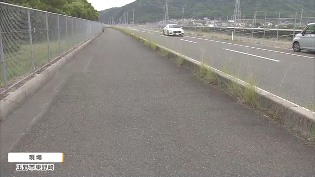 現場は玉野市東野崎の県道74号