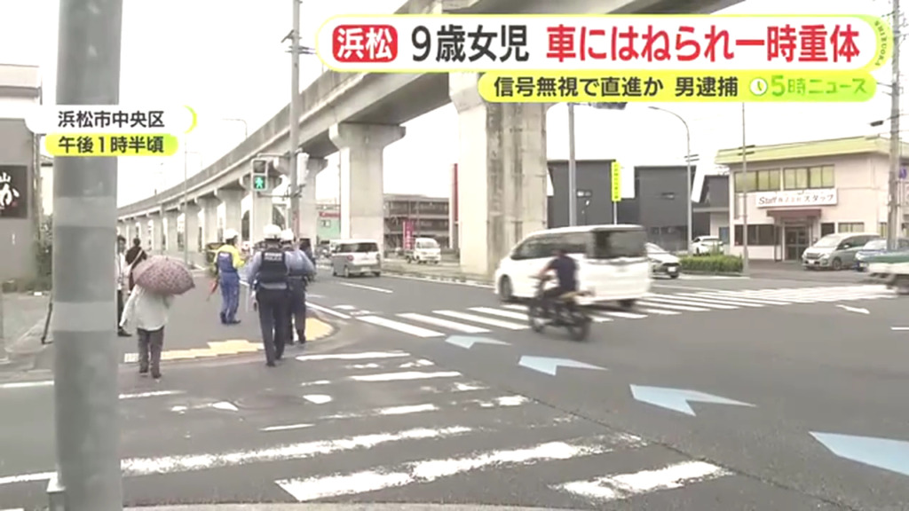 現場は浜松市中央区十軒町の電車通りの交差点