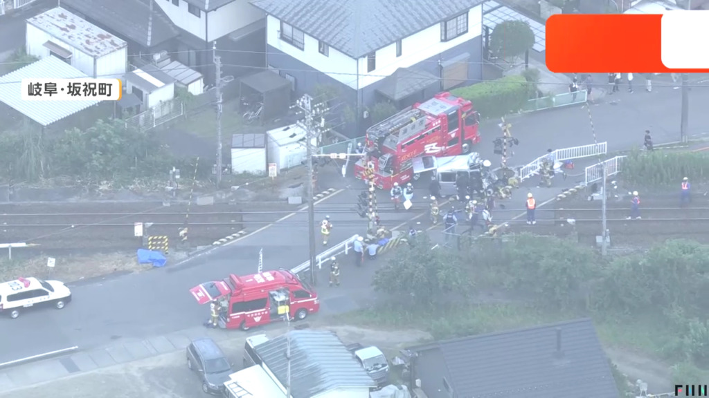 現場は坂祝町酒倉のJR高山線の踏切