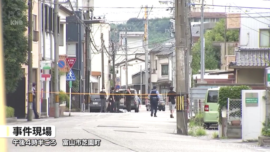 現場は富山市芝園町の路上