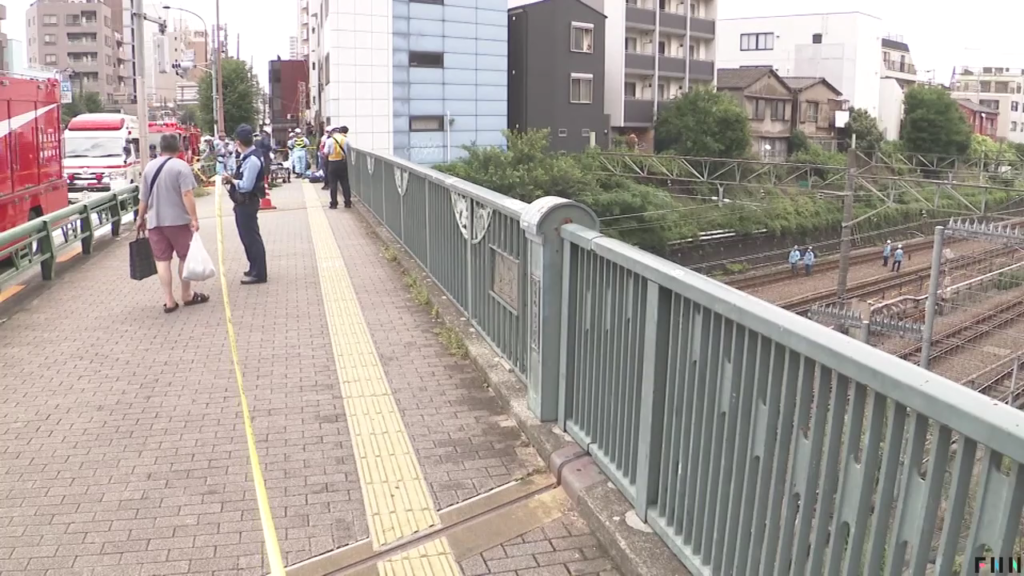 現場は山手線の池袋-大塚駅間の線路内