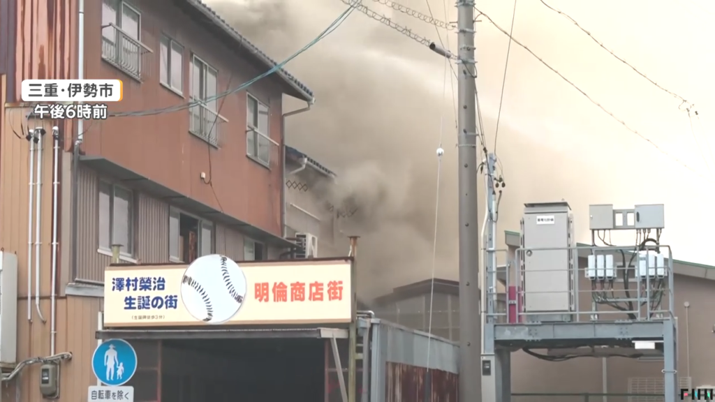 現場は伊勢市岩渕1丁目の明倫商店街