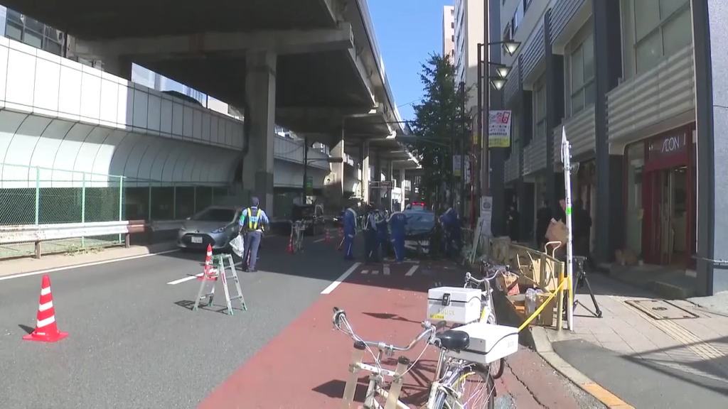 現場は世田谷区三軒茶屋の国道246号