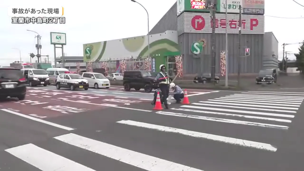現場は室蘭市中島町2丁目の国道37号