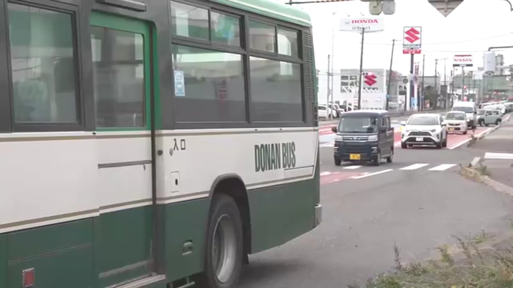 現場は室蘭市中島町2丁目の国道37号