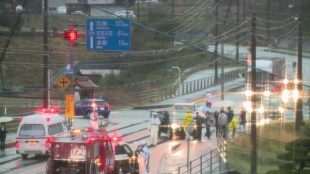 娘奪った事故二度と…見守り男性がはねられ死亡