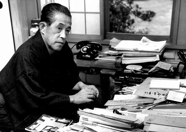 努力する人は希望を語り 怠ける人は不満を語る 井上靖